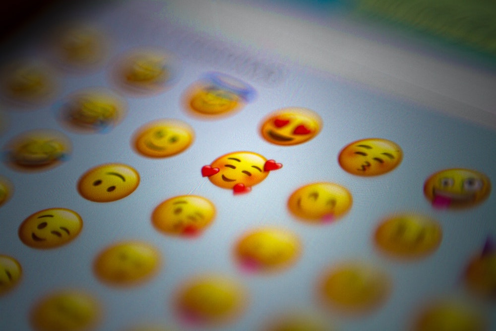 How to get Puppeteer to display Emojis 🐻🙂