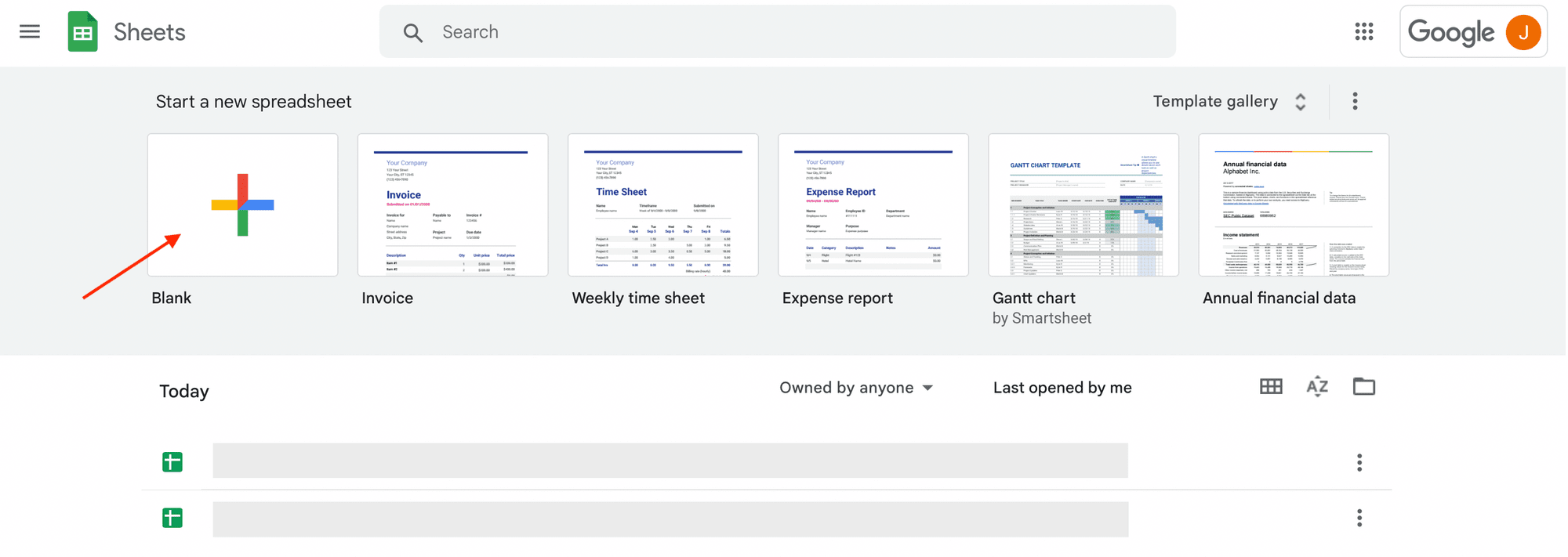 Screenshot of Sheets start a new spreadsheet with red arrow pointing to blank template